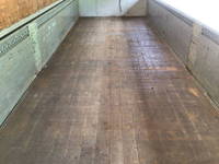 UDトラックスクオンアルミウイング大型（10t）[写真15]