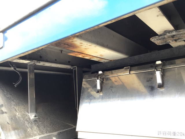 UDトラックスクオンアルミウイング大型（10t）[写真20]