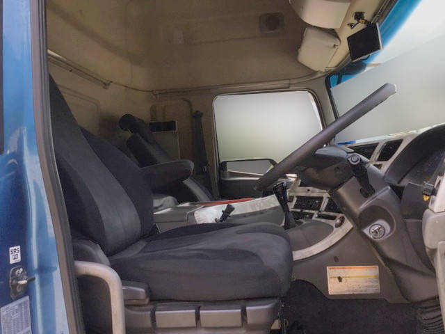 UDトラックスクオンアルミウイング大型（10t）[写真31]