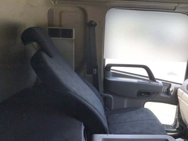 UDトラックスクオンアルミウイング大型（10t）[写真32]