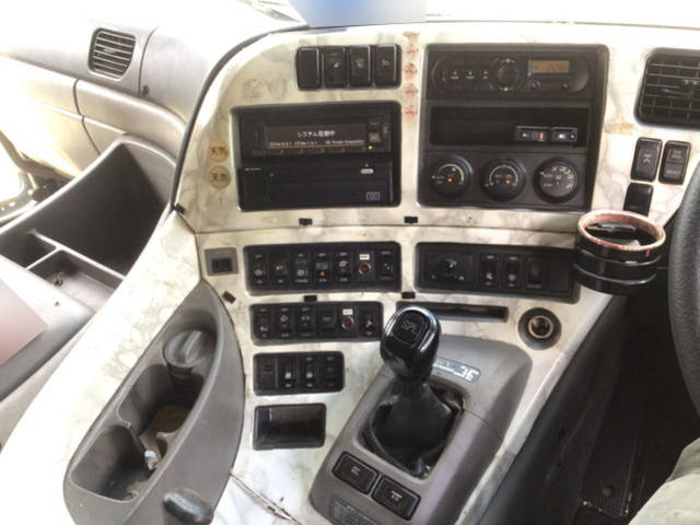 UDトラックスクオンアルミウイング大型（10t）[写真35]