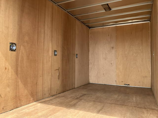 いすゞエルフアルミバン小型（2t・3t）[写真12]