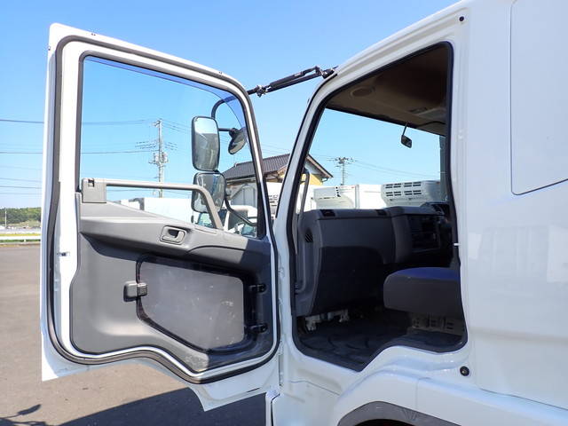 三菱ふそうファイターコンテナ専用車増トン（6t・8t）[写真19]