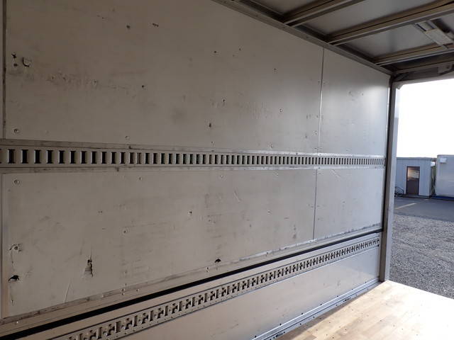 三菱ふそうファイターアルミウイング中型（4t）[写真13]