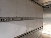 三菱ふそうファイターアルミウイング中型（4t）[写真14]