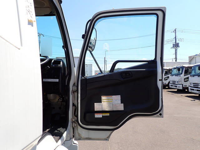 三菱ふそうファイターアルミウイング中型（4t）[写真28]