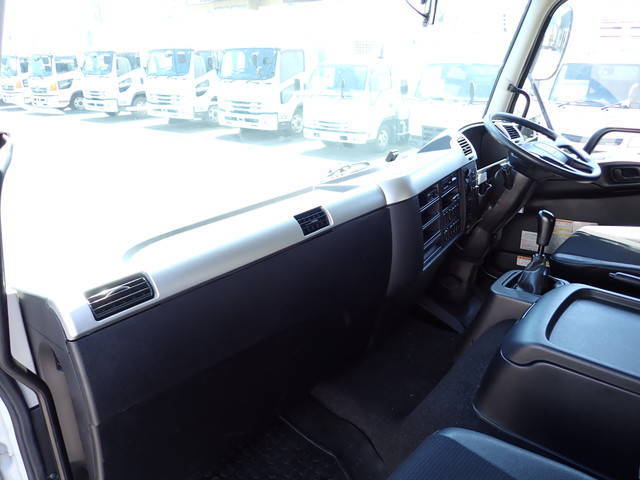 三菱ふそうファイターアルミウイング中型（4t）[写真33]