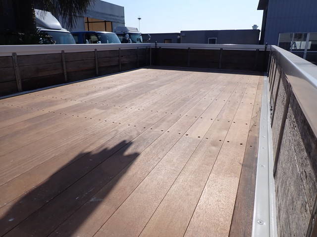 いすゞフォワードクレーン4段増トン（6t・8t）[写真13]