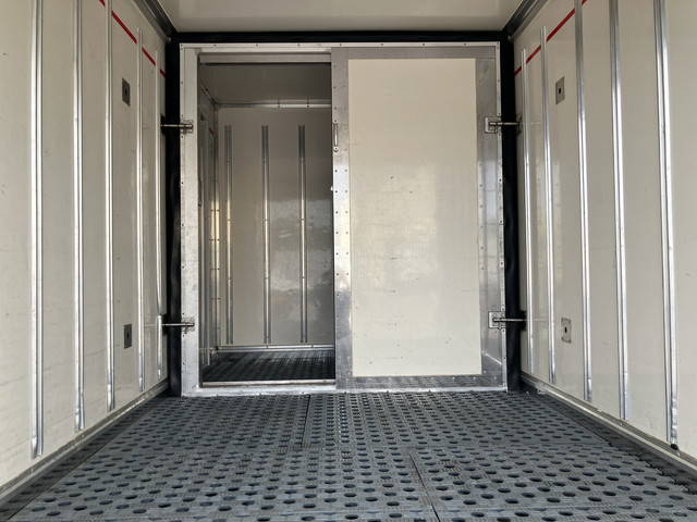 いすゞエルフ冷凍車（冷蔵車）小型（2t・3t）[写真14]