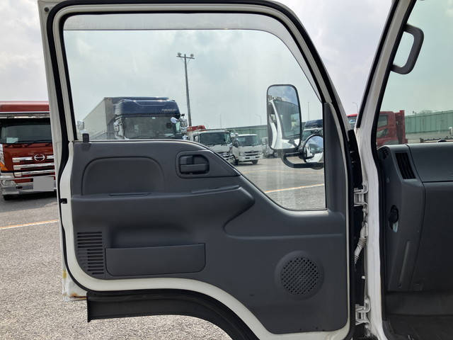 いすゞエルフ冷凍車（冷蔵車）小型（2t・3t）[写真30]