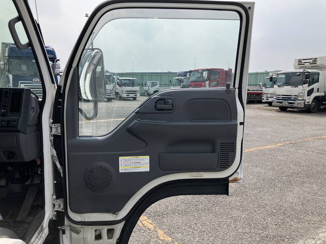 いすゞエルフ冷凍車（冷蔵車）小型（2t・3t）[写真31]