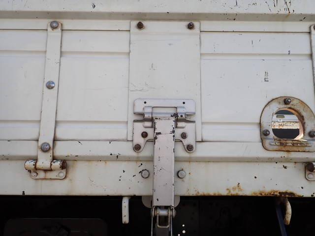 三菱ふそうファイター平ボディ中型（4t）[写真13]