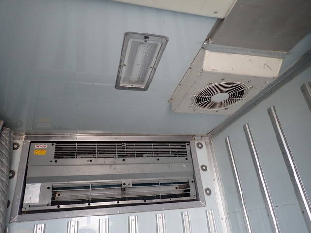 三菱ふそうキャンター冷凍車（冷蔵車）小型（2t・3t）[写真09]