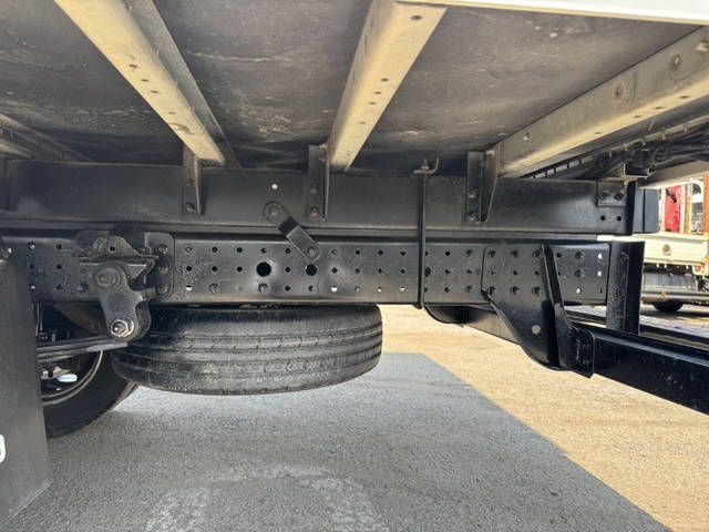 三菱ふそうキャンターアルミバン小型（2t・3t）[写真17]