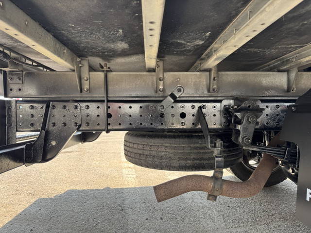 三菱ふそうキャンターアルミバン小型（2t・3t）[写真19]