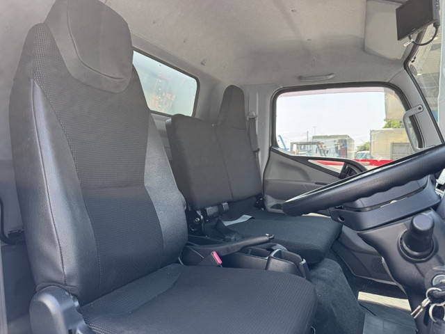 三菱ふそうキャンターアルミバン小型（2t・3t）[写真32]