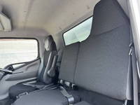 三菱ふそうキャンターアルミバン小型（2t・3t）[写真38]