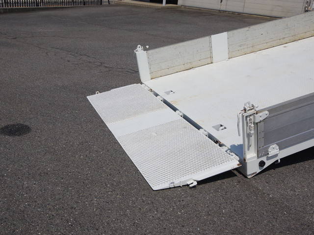 日野レンジャーセーフティクレーン3段増トン（6t・8t）[写真09]