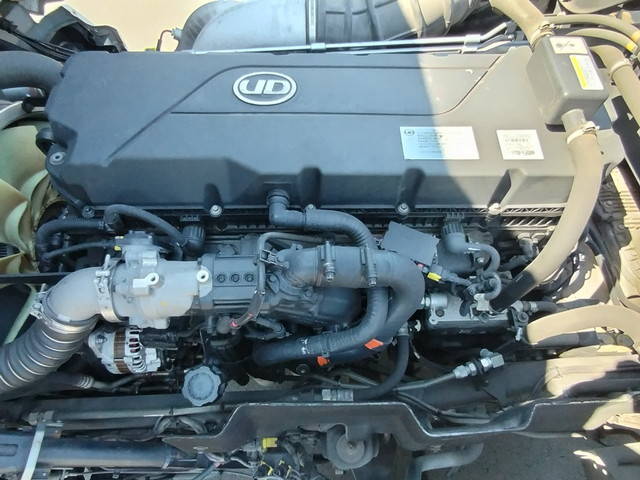 UDトラックスクオントレーラーヘッド（トラクターヘッド）大型（10t）[写真14]