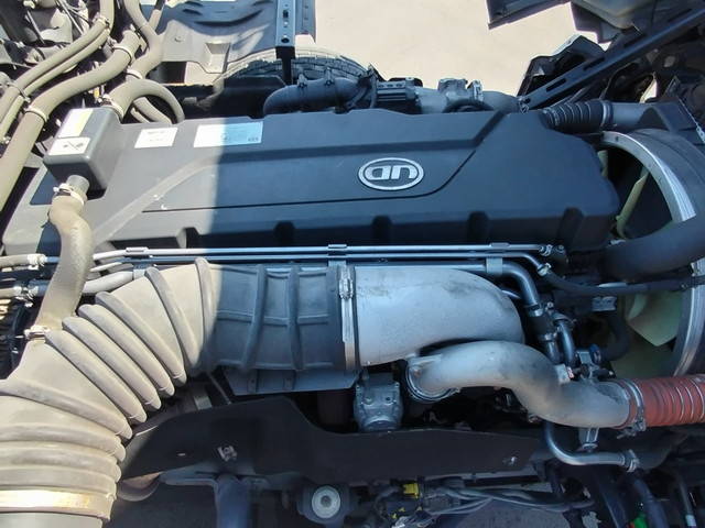 UDトラックスクオントレーラーヘッド（トラクターヘッド）大型（10t）[写真15]