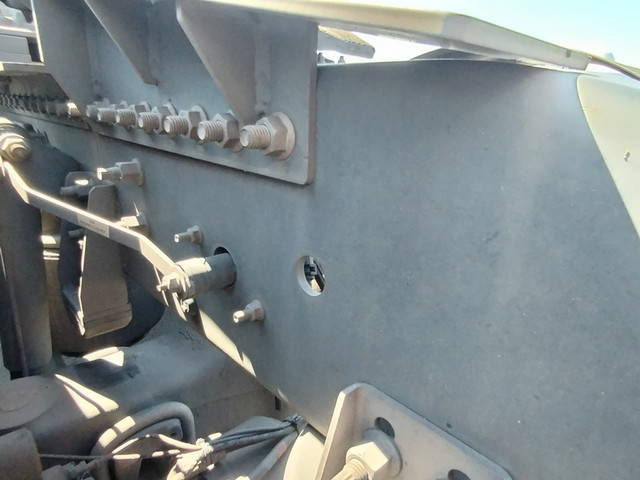 UDトラックスクオントレーラーヘッド（トラクターヘッド）大型（10t）[写真16]