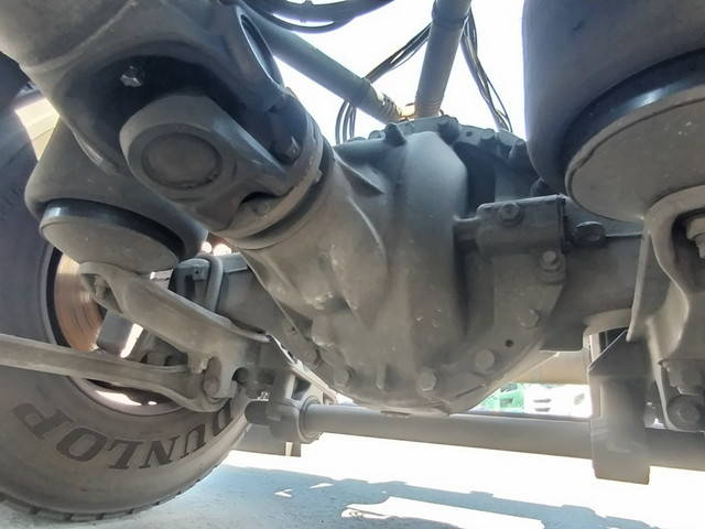 UDトラックスクオントレーラーヘッド（トラクターヘッド）大型（10t）[写真18]