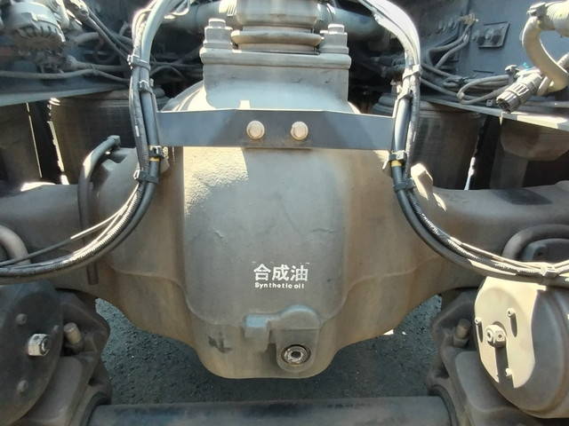 UDトラックスクオントレーラーヘッド（トラクターヘッド）大型（10t）[写真19]