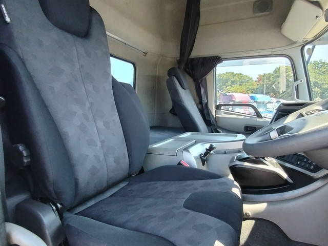 UDトラックスクオントレーラーヘッド（トラクターヘッド）大型（10t）[写真21]