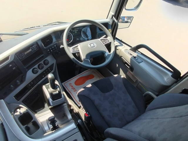 UDトラックスクオントレーラーヘッド（トラクターヘッド）大型（10t）[写真23]