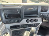 UDトラックスクオントレーラーヘッド（トラクターヘッド）大型（10t）[写真28]