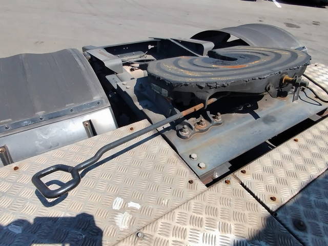 UDトラックスクオントレーラーヘッド（トラクターヘッド）大型（10t）[写真07]