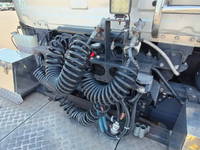 UDトラックスクオントレーラーヘッド（トラクターヘッド）大型（10t）[写真09]