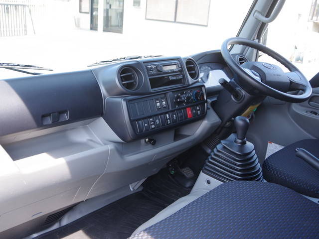 日野デュトロダブルキャブ（Wキャブ）小型（2t・3t）[写真18]