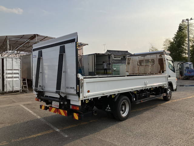 三菱ふそうキャンター平ボディ小型（2t・3t）[写真02]