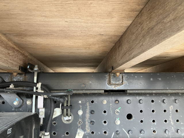 三菱ふそうキャンター平ボディ小型（2t・3t）[写真25]