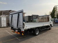 三菱ふそうキャンター平ボディ小型（2t・3t）[写真02]