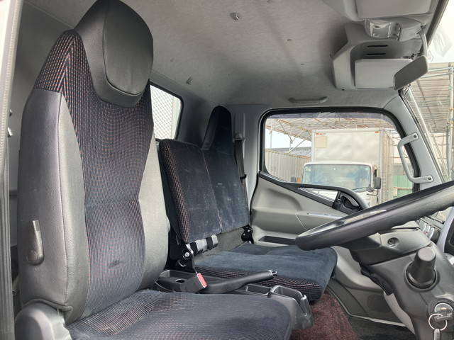 三菱ふそうキャンター平ボディ小型（2t・3t）[写真32]