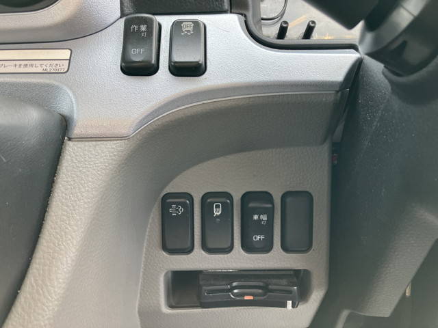 三菱ふそうキャンター平ボディ小型（2t・3t）[写真37]