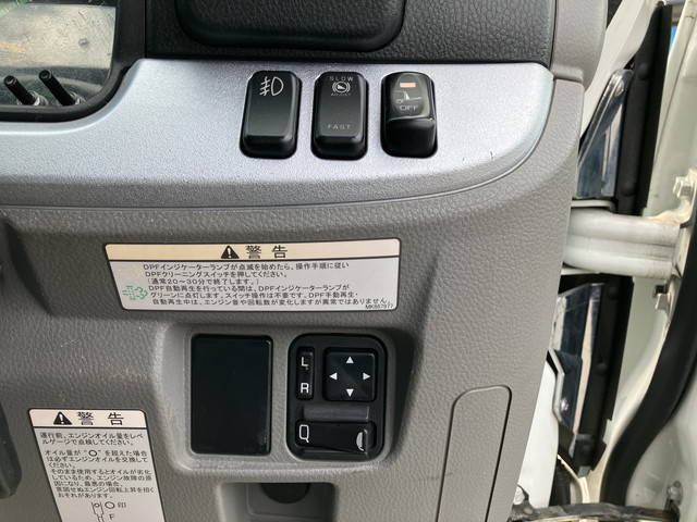 三菱ふそうキャンター平ボディ小型（2t・3t）[写真38]