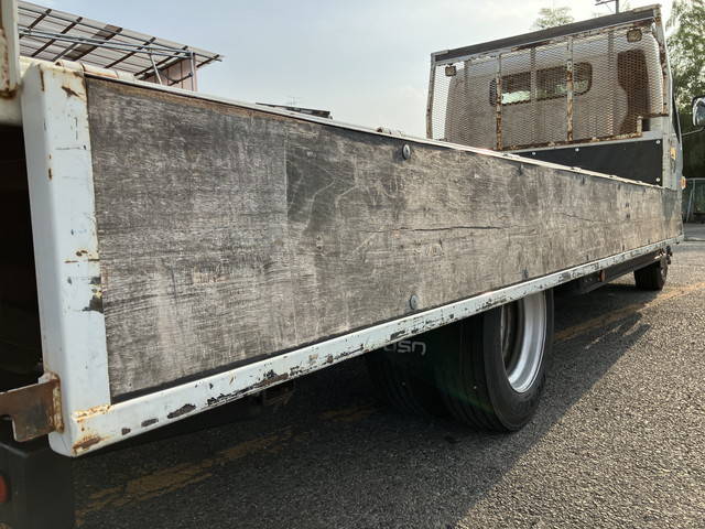 三菱ふそうキャンター平ボディ小型（2t・3t）[写真09]