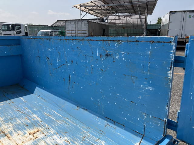 UDトラックスコンドルコンテナ専用車中型（4t）[写真15]