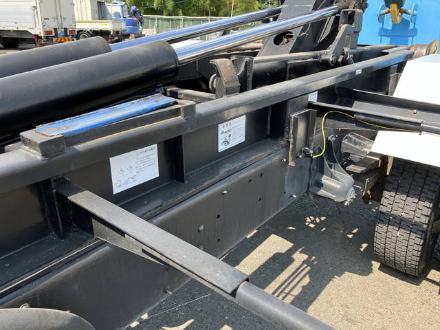 UDトラックスコンドルコンテナ専用車中型（4t）[写真24]