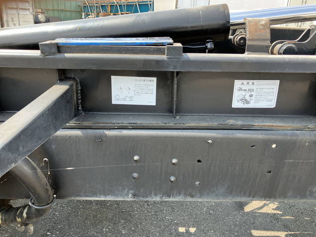 UDトラックスコンドルコンテナ専用車中型（4t）[写真25]