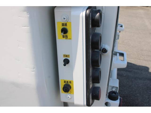 いすゞエルフパッカー車（塵芥車）小型（2t・3t）[写真31]