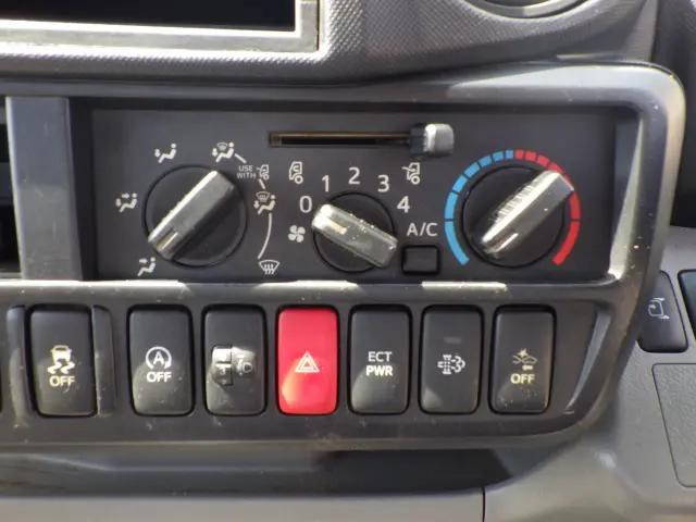 トヨタトヨエース平ボディ小型（2t・3t）[写真11]