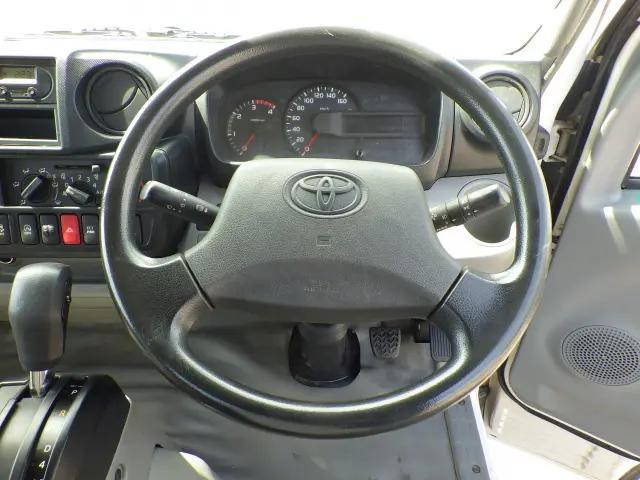 トヨタトヨエース平ボディ小型（2t・3t）[写真17]