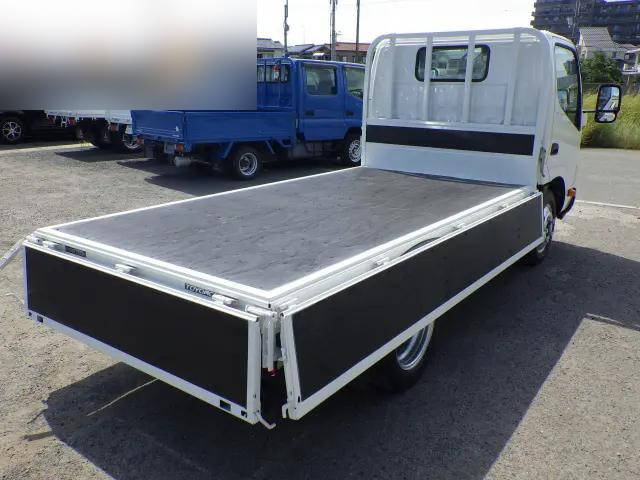 トヨタトヨエース平ボディ小型（2t・3t）[写真23]