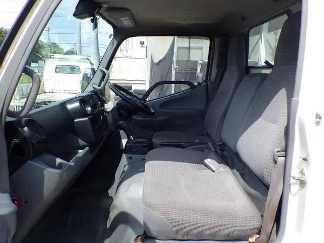 トヨタトヨエース平ボディ小型（2t・3t）[写真08]