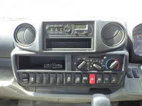 トヨタトヨエース平ボディ小型（2t・3t）[写真09]