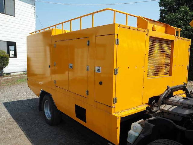 三菱ふそうキャンター高圧洗浄車小型（2t・3t）[写真14]